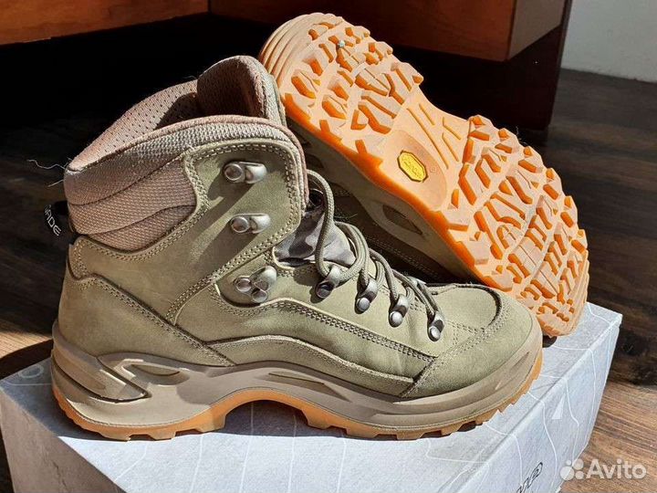 Треккинговые ботинки женские