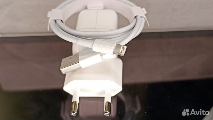 Зарядка на iPhone блок на 12 в