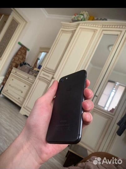 Телефон iPhone 7