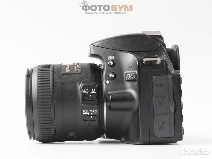 Nikon D3200 body + Nikon AF-S 40mm f2.8G Micro DX