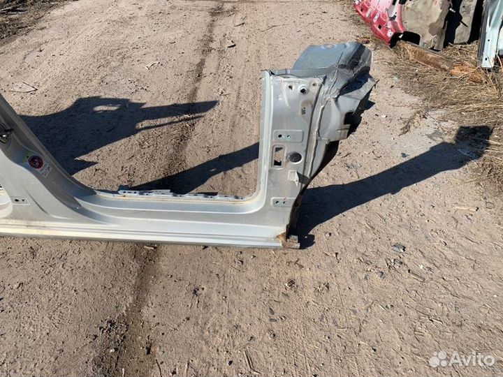 Боковина кузова правая Volkswagen Polo sedan (MK5)