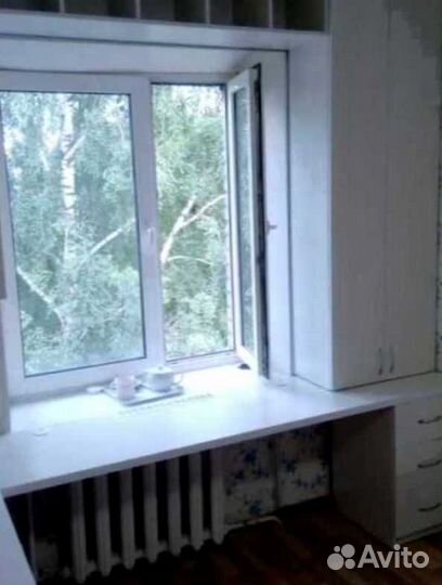 Рабочая зона в углу у окна