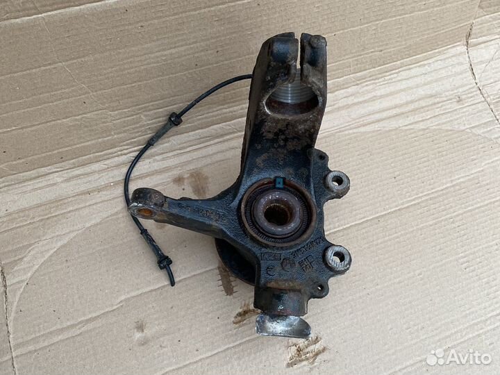 Поворотный кулак передний левый Ford Focus 2