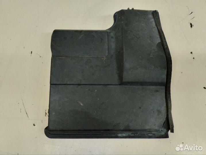 Крышка аккумулятора Land Rover Discovery 3 L319 20