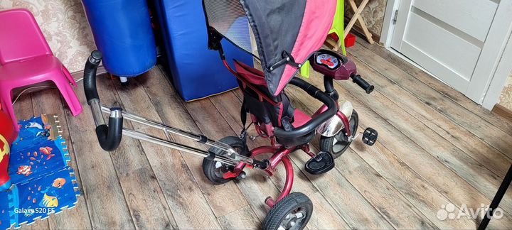 Детский велосипед с ручкой