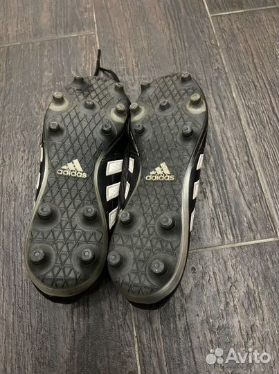 Футбольные бутсы adidas