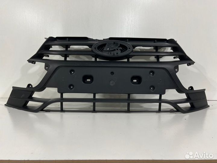Решетка радиатора передняя LADA Granta 2018