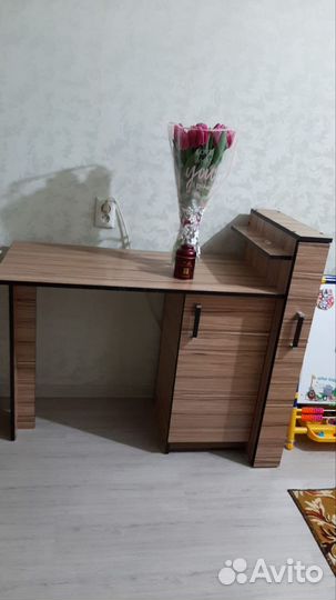 Маникюрный стол бу