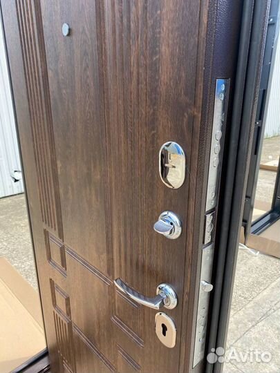 Дверь входная металлическая