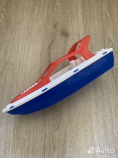 Катер игрушка
