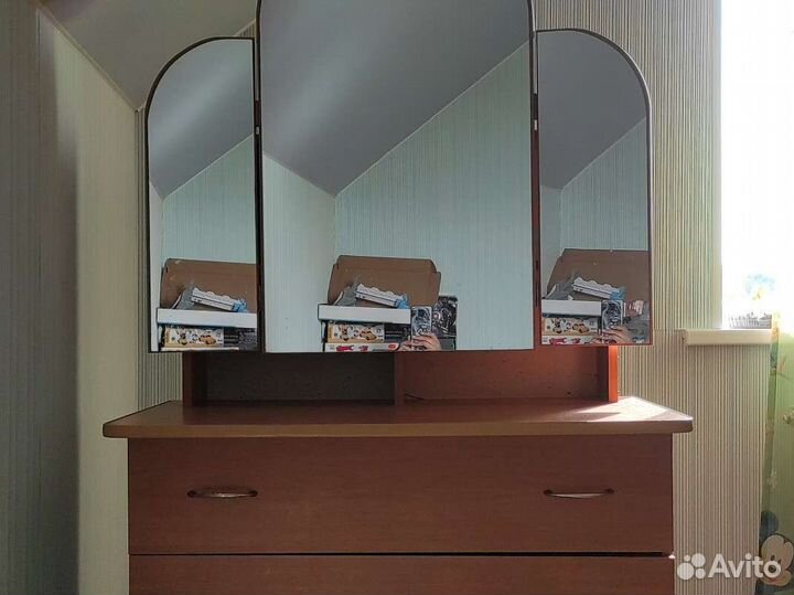 Комод с зеркалом