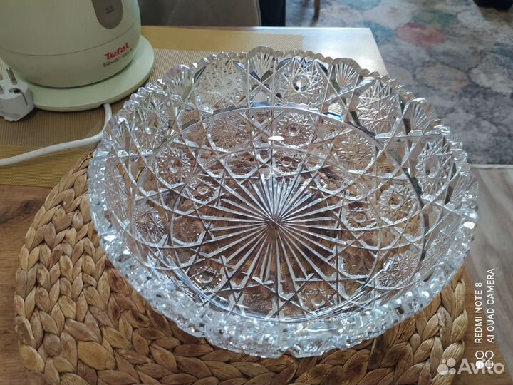 Большая хрустальная ваза и ваза для фруктов