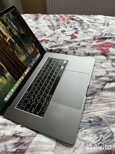 Apple MacBook Pro 16