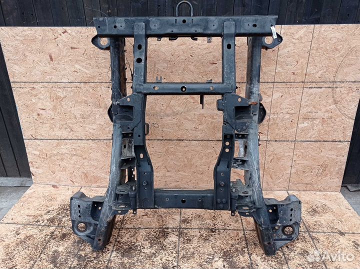 Балка передняя/подрамник Land Rover Discovery IV