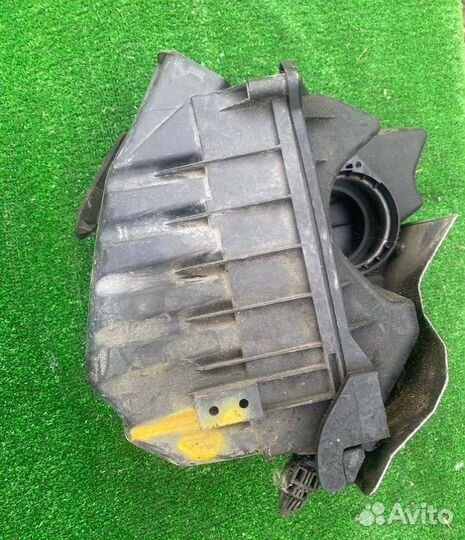 Корпус воздушного фильтра Audi A4 2005