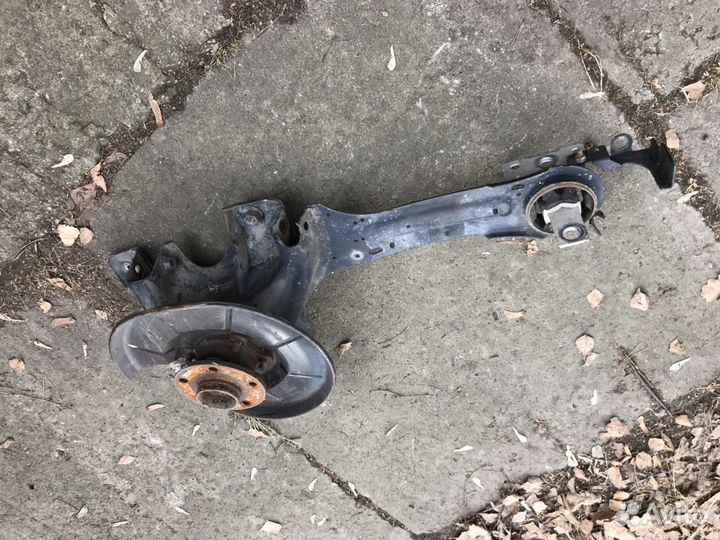 Volvo S80 кулак задний левый цапфа