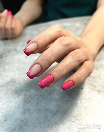 Требуется модель на маникюр