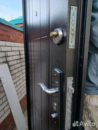 Входная стальная дверь и межкомнатные