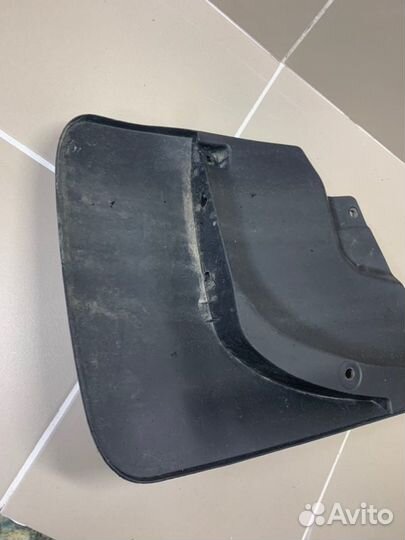 Брызговик задний левый Lexus Lx570 2007