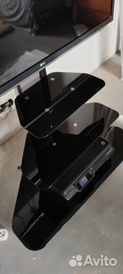 Стеклянная навесная полка для телевизора