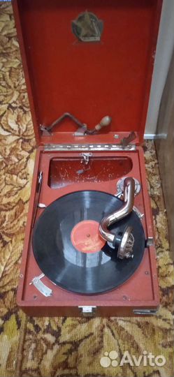 Старинный патефон
