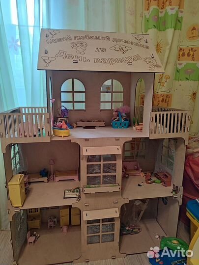 Кукольный домик с мебелью