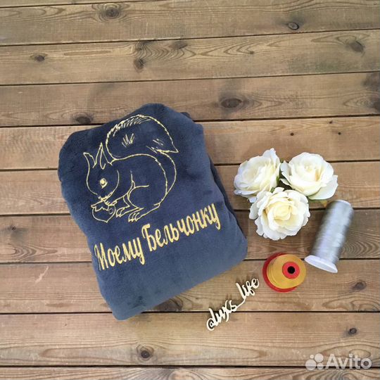 Мягкий халат серого цвета с вышивкой