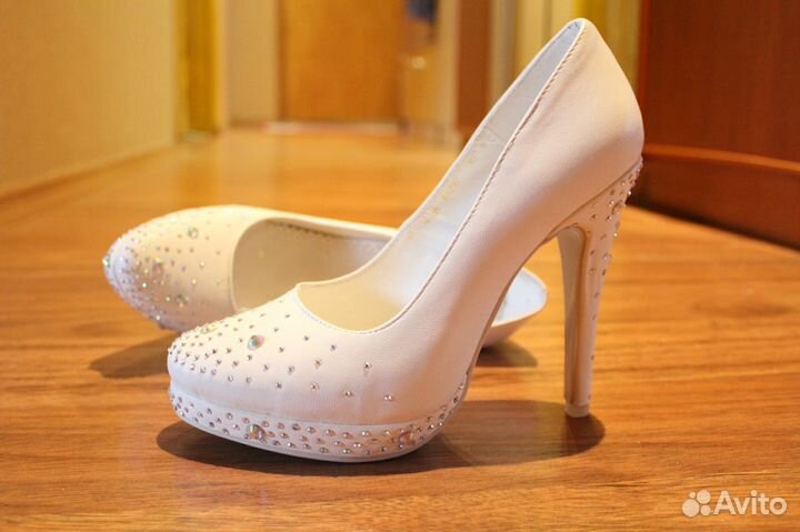 Белые туфли