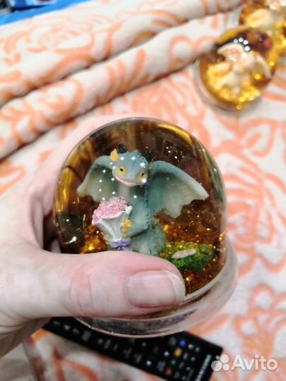 Новогодний шар со снегом