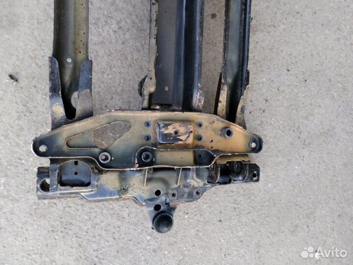 Балка подвески передняя Mercedes Sprinter 906