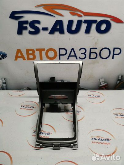 Консоль магнитофона передний Mazda 6 GH 2.0 LF