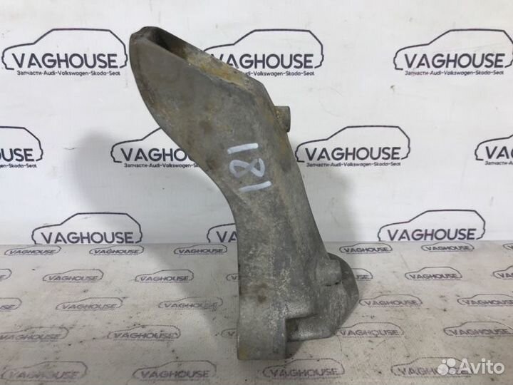 Кронштейн кпп левый Audi A6 C5 2.8 ACK 1998