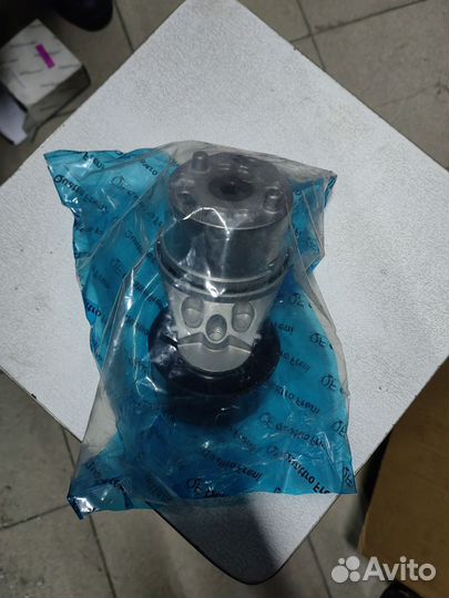 Натяжители ремня новый