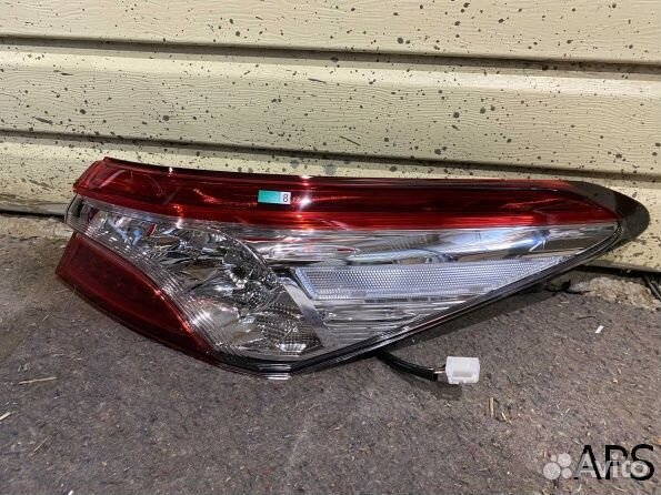 Фонарь правый Тойота Камри 70 Лед новый оригинал