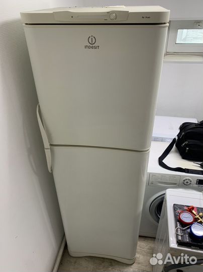 Холодильник Indesit