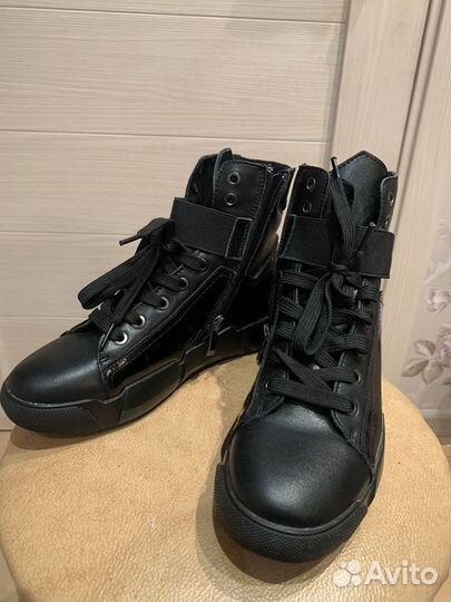 Кроссовки черные женские 37