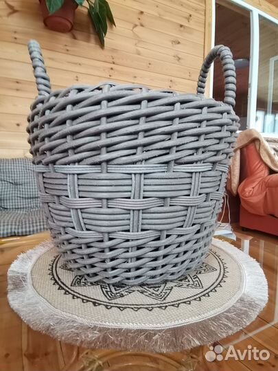 Кашпо из искусственного ротанга