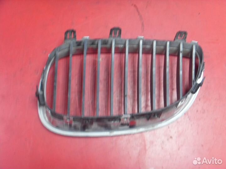Решетка радиатора правая 51137065702 BMW 5 (E60)