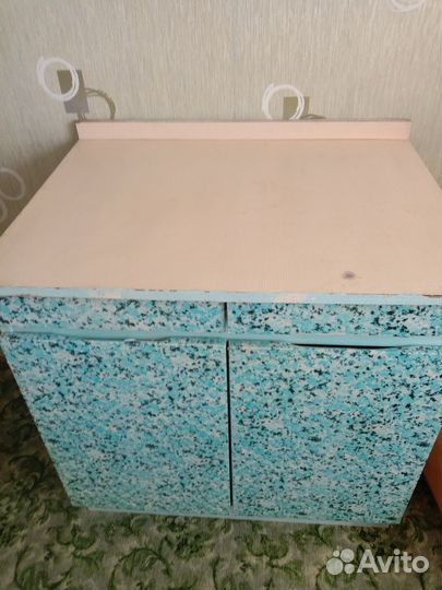 Стол тумбовый