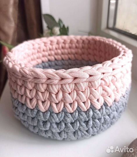 Вязаная корзина для интерьера и хранения вещей