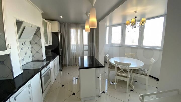 3-к. квартира, 95 м², 5/17 эт.