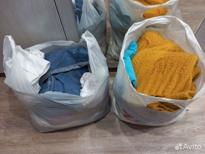 Отдам женские вещи