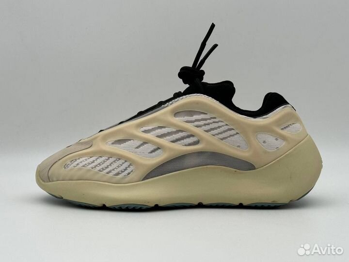 Кроссовки adidas yeezy boost 700 v2