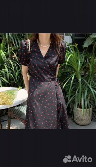 Женское платье черное на запах 42-44