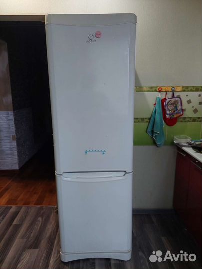 Холодильник бу indesit