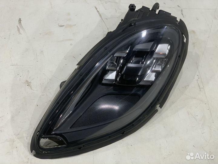 Левая фара Porsche Macan 95B
