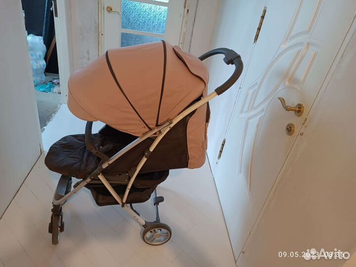 Прогулочная коляска новая