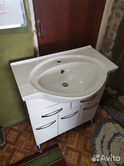 Раковина с тумбой