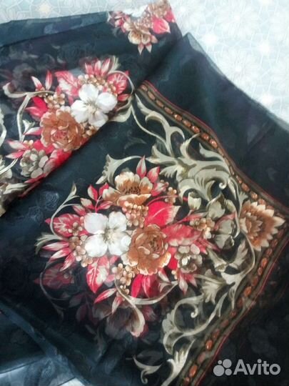 Красивый платок большой