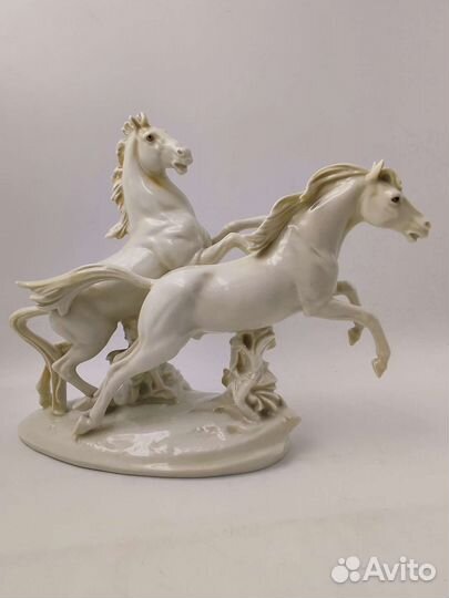 Статуэтка фарфор Лошади Volkstedt 1930е